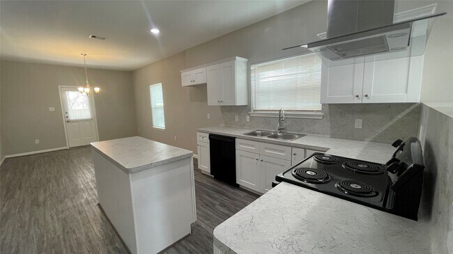 Photo - 4510 Mayflower St