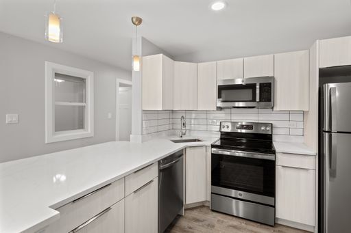 Photo - 7070 N Sheridan Rd