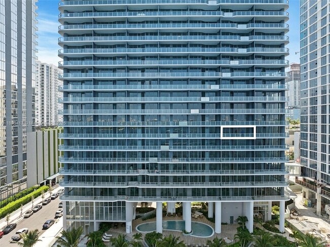 Building Photo - 700 NE 24th St Unit 702