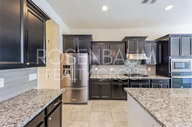 Photo - 18433 W Elm St