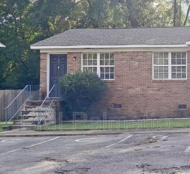 Building Photo - 1915 Tall Pines Cir Unit C