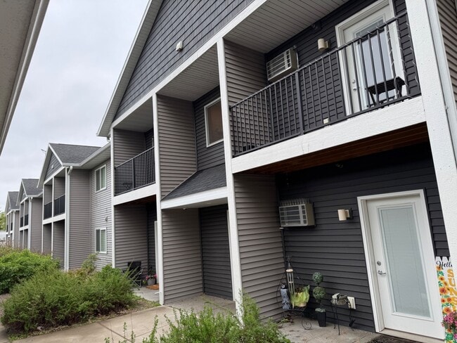 Photo - 922 Charles St.