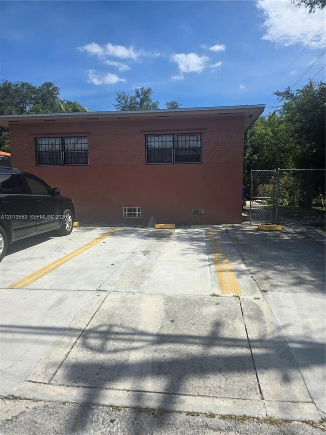 Building Photo - 210 NW 69th St Unit 212