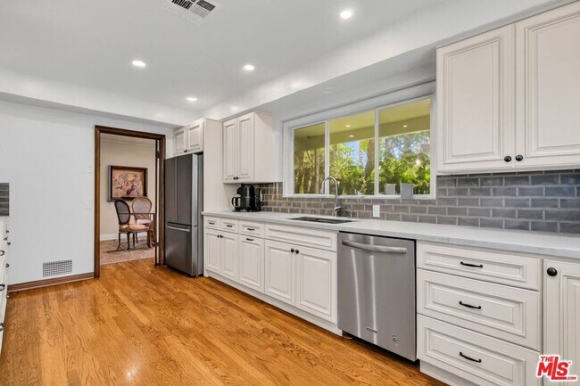 701 Sierra Dr