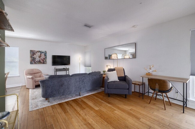 Building Photo - 2806 Rae Dell Ave