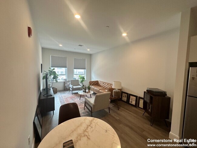 Building Photo - 1085 Dorchester Ave Rental