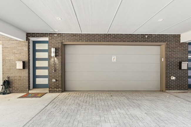 Photo - 422 W 9th St Unit 106