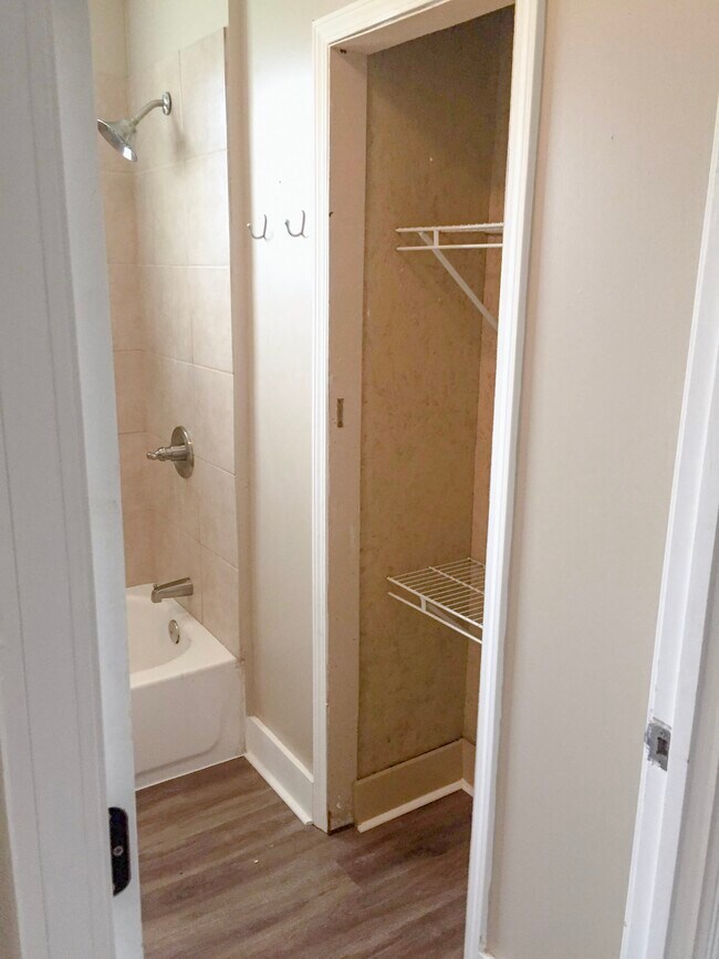 Photo - 814 Fried St