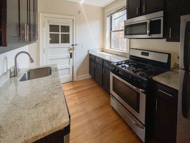 4717 N Leavitt St Unit 2