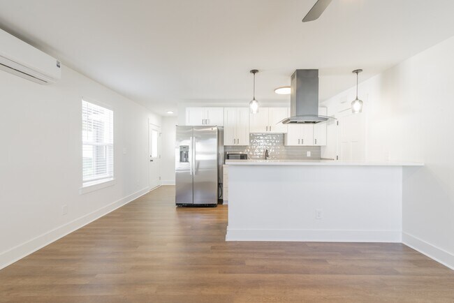 Photo - 404 Kirby Dr