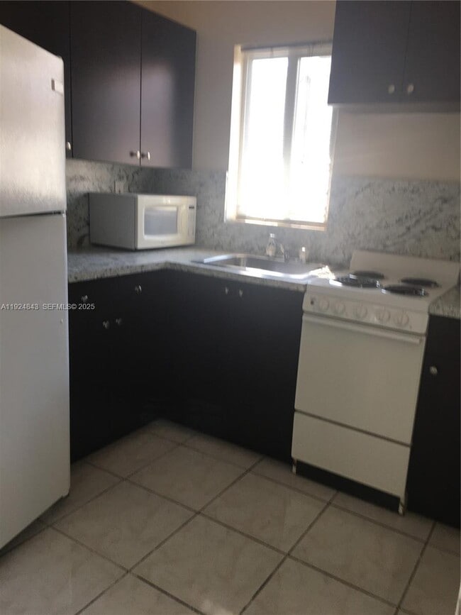 Photo - 960 Biarritz Dr Unit 0