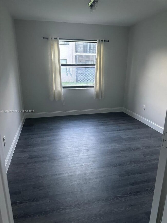 Photo - 855 NE 209th St Unidad 103-34