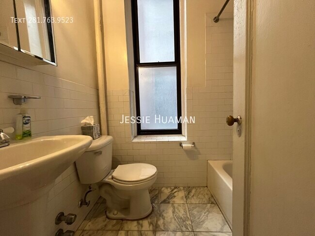 Photo - 106 E 81st St Unit 2DE