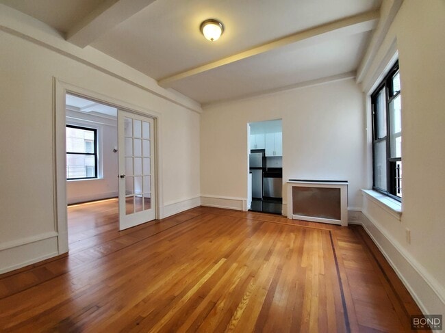 Building Photo - 140 W 55th St Unit 2D Rental