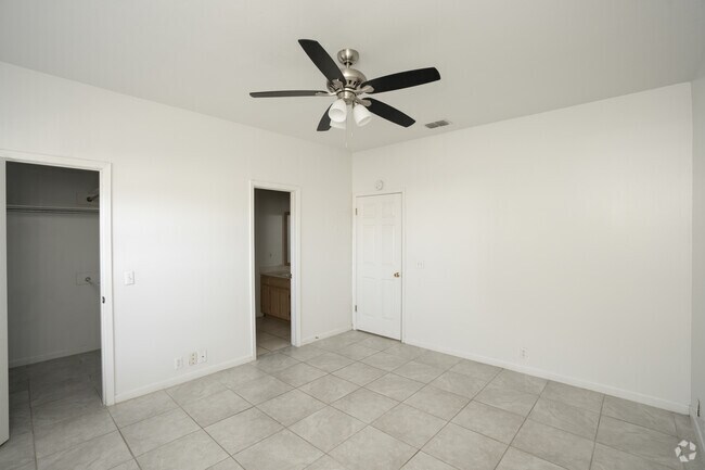 1BR, 1BA - 900SF - Bedroom