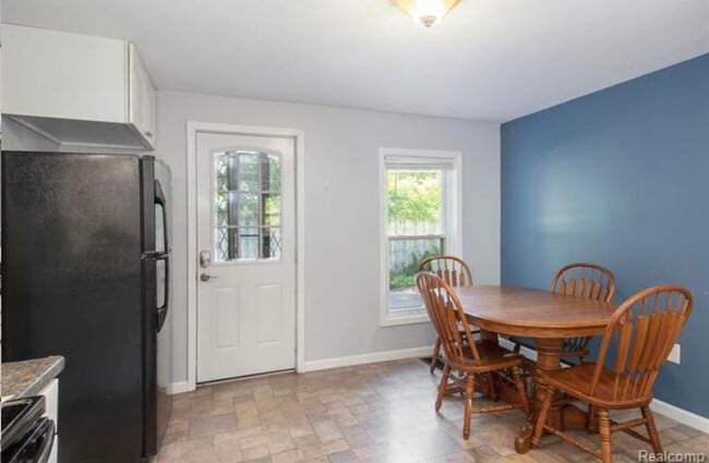 Photo - 388 Hillsdale St