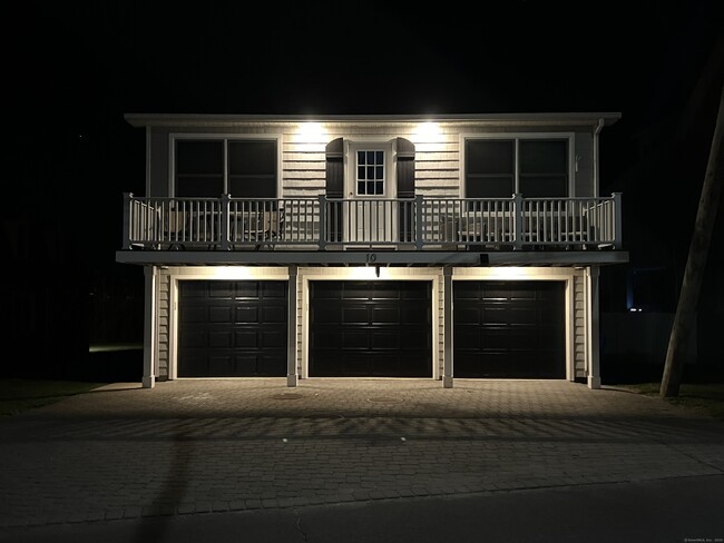 Building Photo - 10 Grove Way Rental
