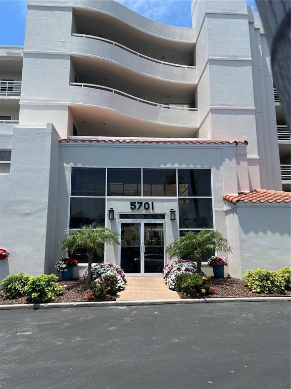 Building Photo - 5701 Bahia Del Mar Cir N Unit 508