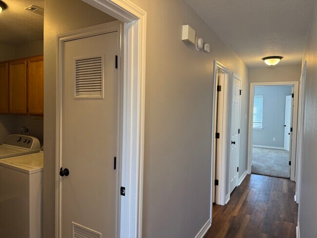 Photo - 1802 Sara Dr