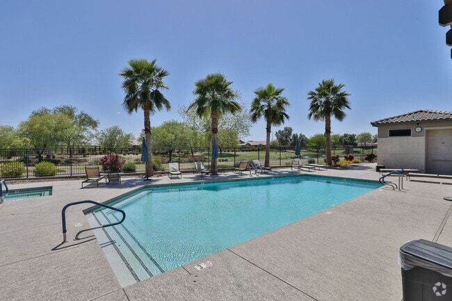 Building Photo - Gorgeous 4bed/3 bath End Unit Condo in Gil...