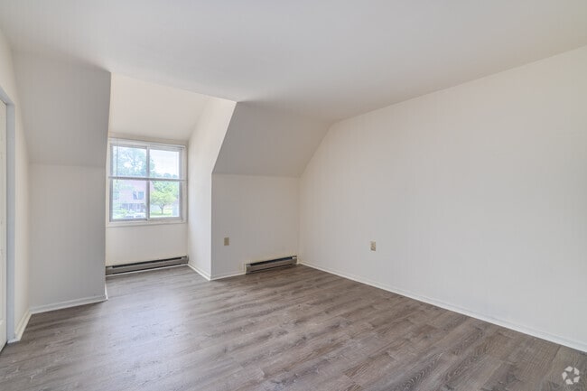 2BR, 1 BA - 1,000SF - Bedroom