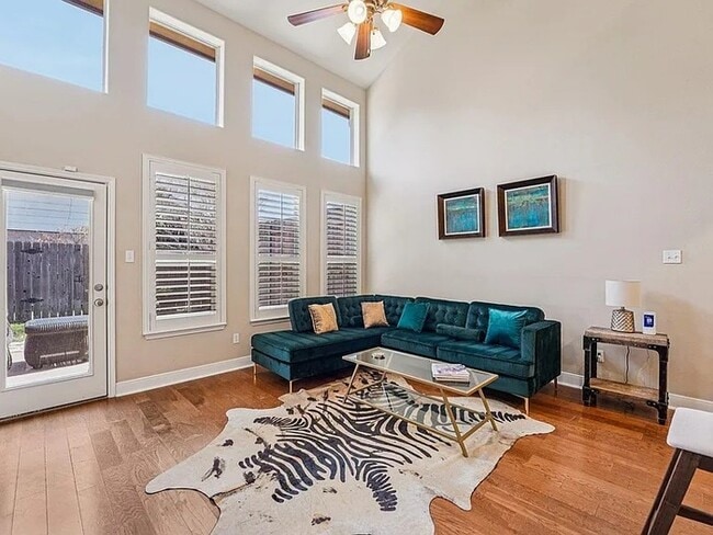 Photo - 2210 Onion Creek Pkwy