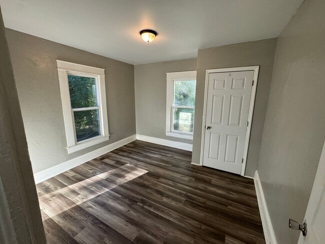 Building Photo - Easy Access to Main Street High Point! - H... Rental