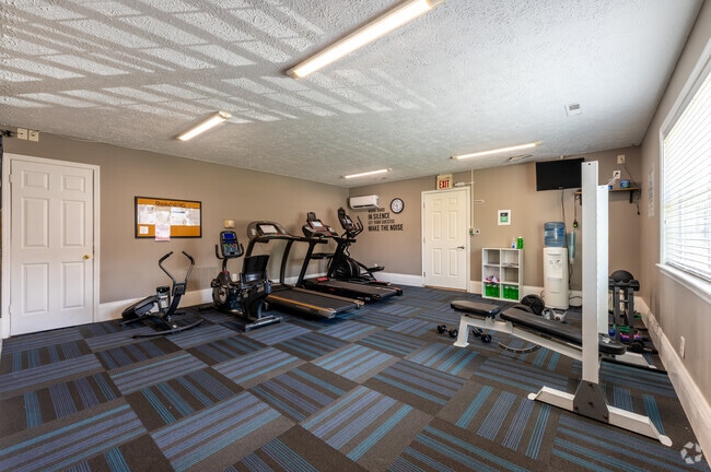 Gimnasio - Castleton Manor Apartments