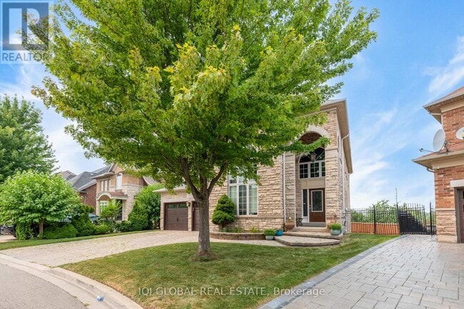 Photo - 2395 Lyndhurst Dr