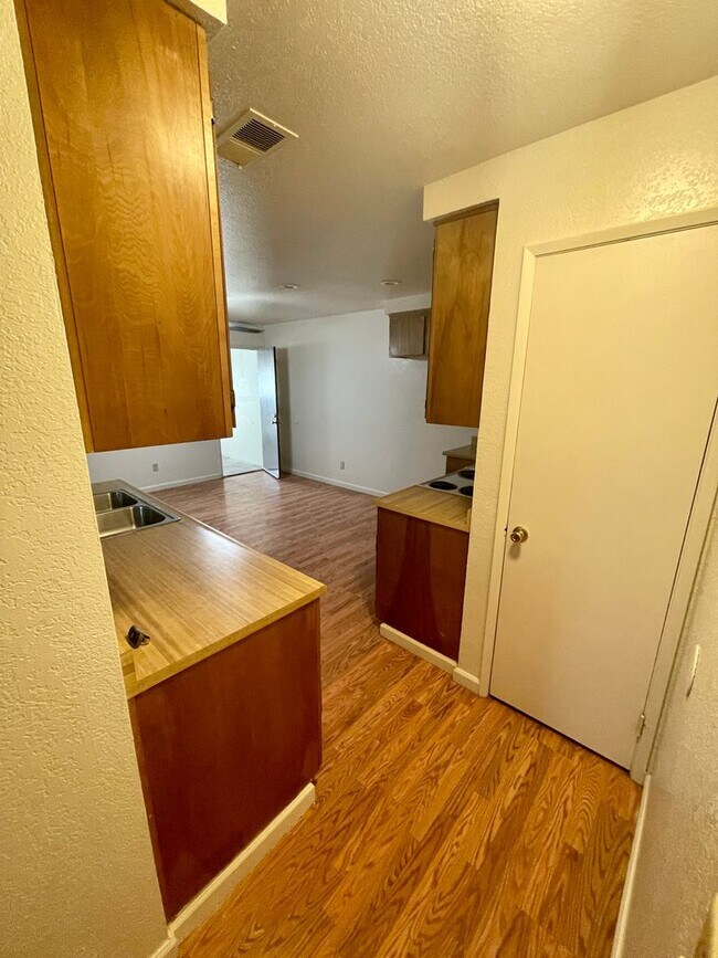 Photo - 8192-8194 Talbot Way Unidad 8192 Talbot Way