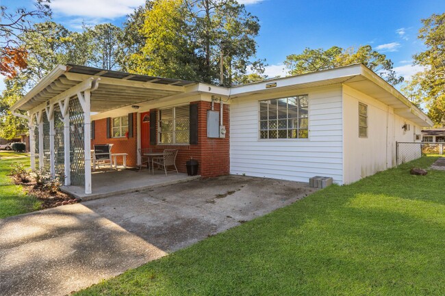 Photo - 5bd 3ba home for rent in Jesup!