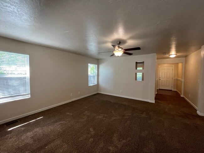 Photo - 589 W Ramsbrook St