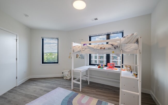 Photo - PINNACLE Orange Crossing