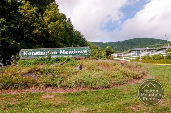 Building Photo - Kensington Meadows - Semi View Downstairs