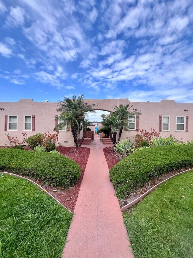 Building Photo - 4326 1/2 SWIFT AVENUE-