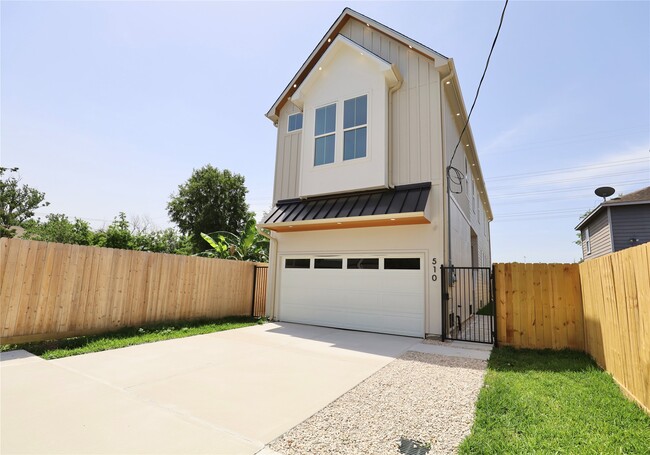 Building Photo - 510 E 37th St Rental