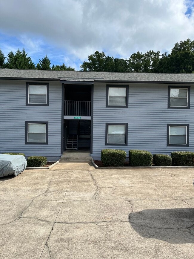 Carlton Commons Apartments