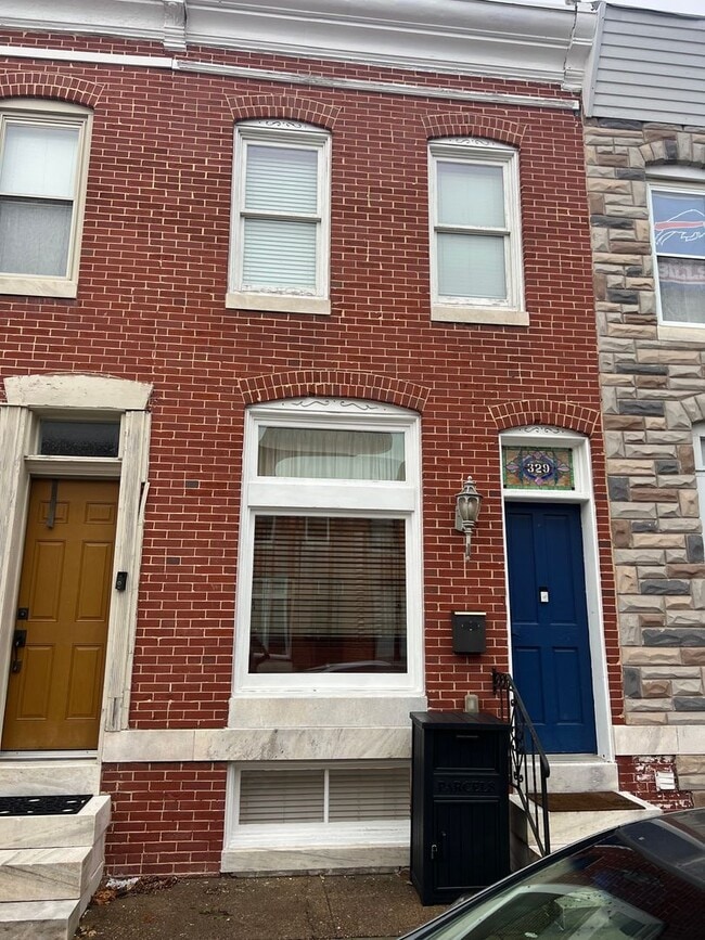 Building Photo - Charming 3 Bedroom/3 Bathroom in Highlandt... Rental