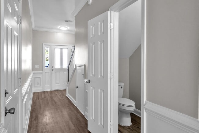 Photo - Stylish 3-Bedroom Townhome with Exclusive December Offer