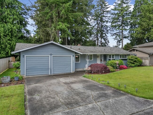 AVAILABLE NOW! RAMBLER W/HUGE FENCED BACK ... - AVAILABLE NOW! RAMBLER W/HUGE FENCED BACK ... Casa
