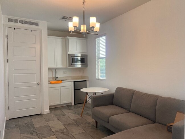 Building Photo - 5713 Old Pne St Unit Casita