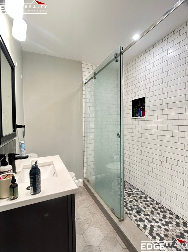 Building Photo - 5 Millmont St Unit 2