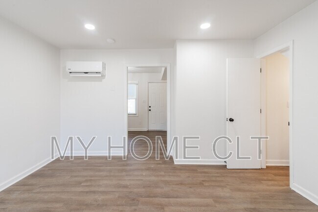 Photo - 931 Cantwell St