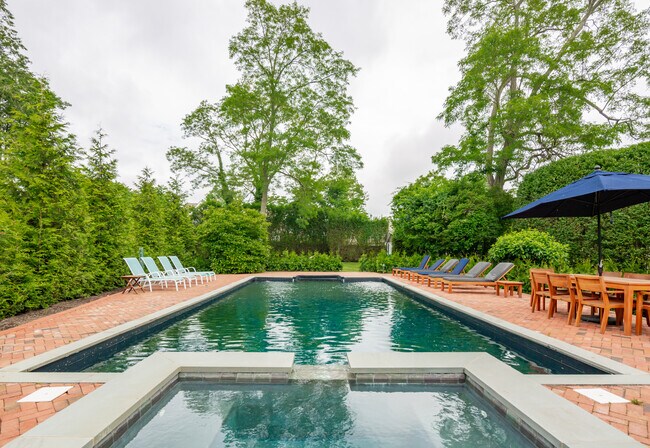 Photo - 305 N Main St