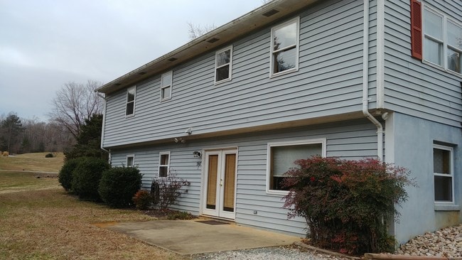 Rear entrance for apartment - 3967 Riverview Ln Apartment Unit B