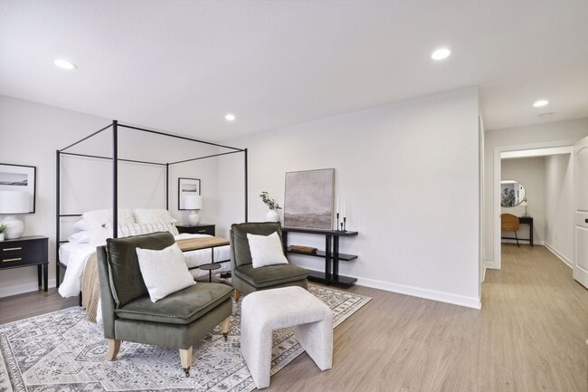 Photo - 958 Willow Pl