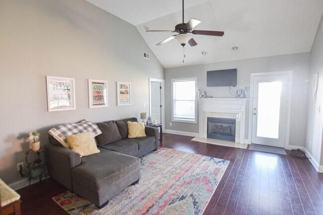 Photo - Pet Friendly Three Bedroom!