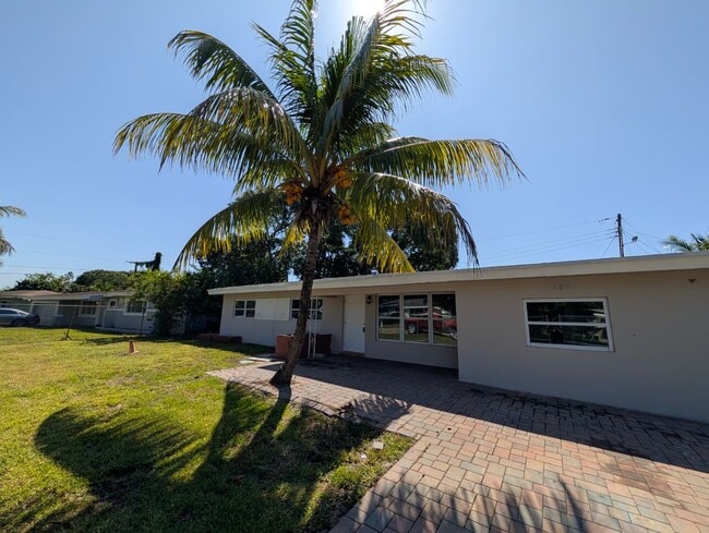 Building Photo - Spacious 3BR Rental with Outdoor Living Space