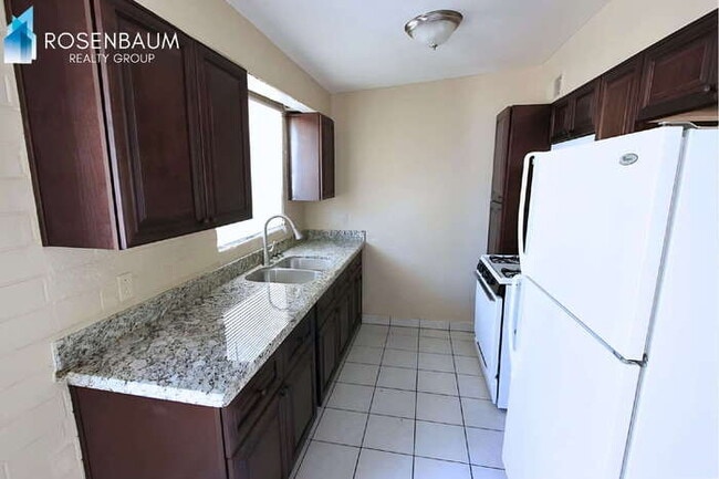 Photo - 565 S Hobson Unit 4