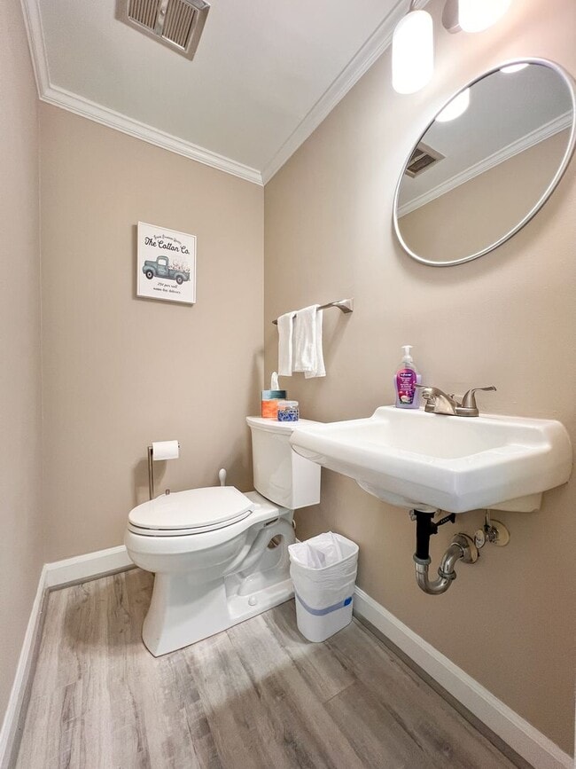 Photo - 330 Hanover Arms Ct